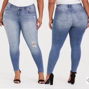 Torrid Bombshell Skinny Jean - Premium Stretch Light Wash size 14R